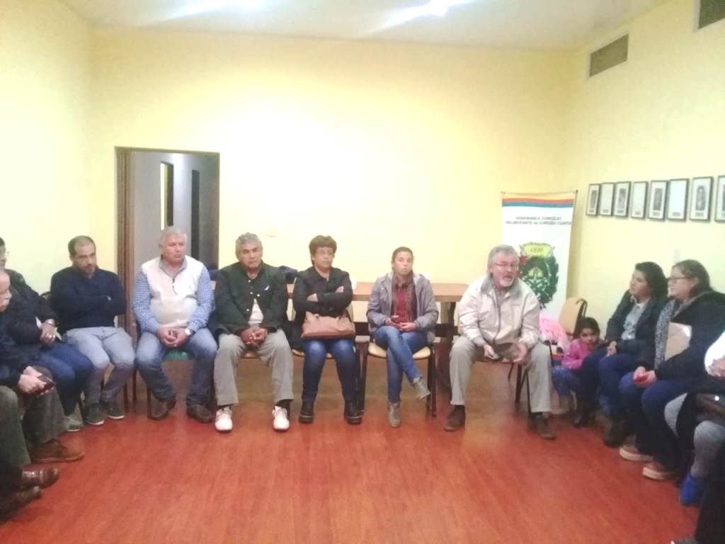 A pesar del mal clima, muy buena fue  la convocatoria de artesanos en el HCD