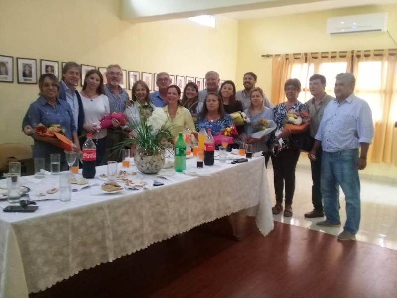 Por el día Internacional de la Mujer, el presidente Rodolfo Santini entregó obsequios