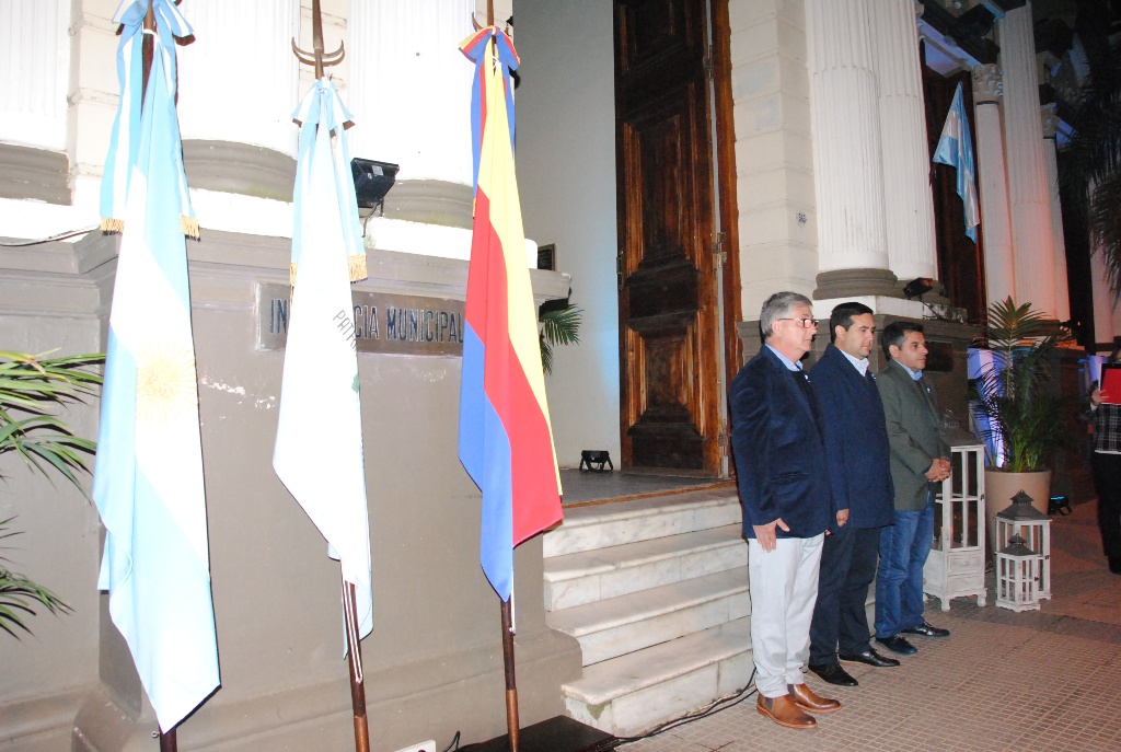 En visperas del 25 de Mayo se entonaron las estrofas del Himno Nacional Argentino