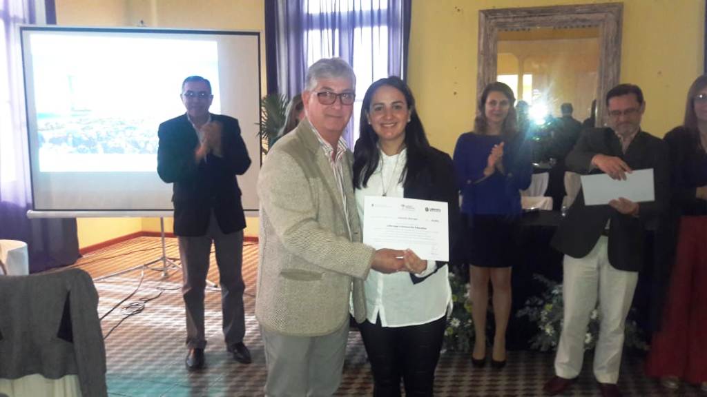 Se entregaron los certificados a los docentes del «Programa de liderazgo e innovación educativa»
