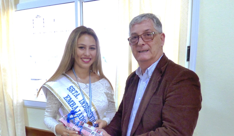 Sofía Dominiconi “Señorita Independencia, Embajadora de la Paz” visitó al Presidente del HCD