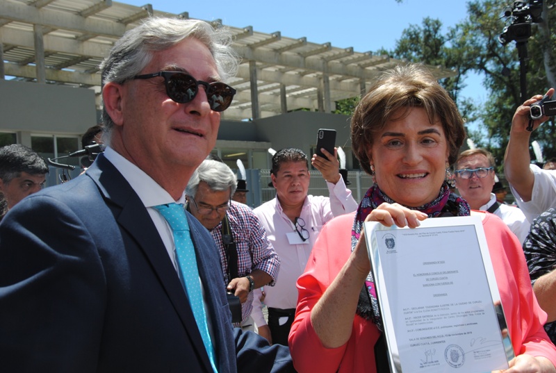 Se inauguró el Centro oncológico y el HCD entregó la declaración de Ciudadana Ilustre a la Sra Elena Bonatti