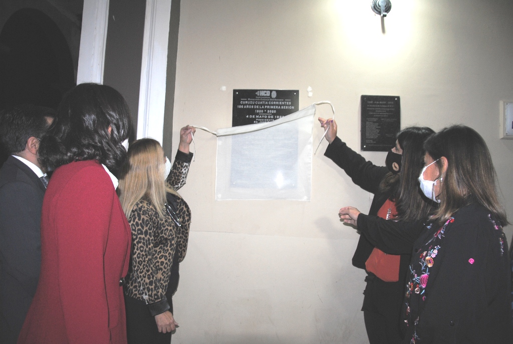 Descubrimiento de placa por el Centenario de la primer sesión