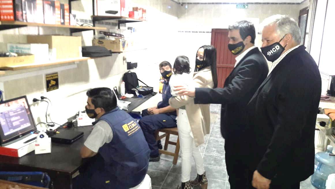 El presidente Marcos Isusi  acompañó la inauguración del nuevo local de Informática Curuzú