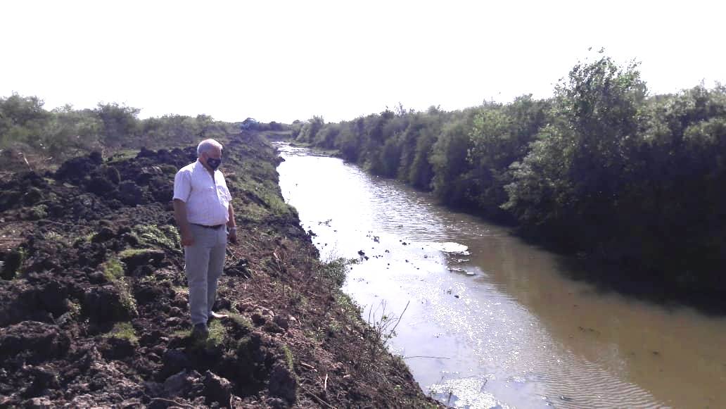 El presidente del Concejo, Marcos Isusi, recorrió parte de la obra canalización del Arroyo Castillo