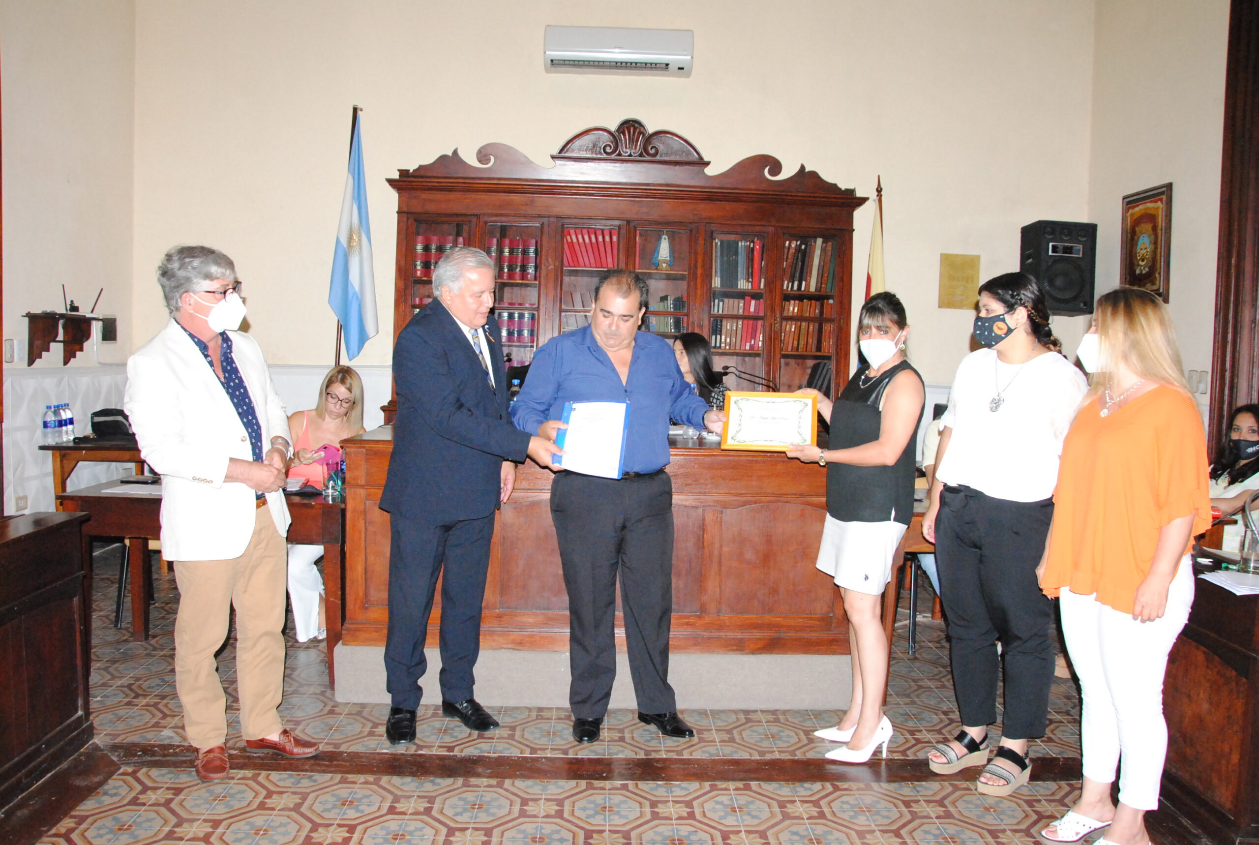 Entrega del Diploma de Ciudadano Destacado al Dr. Ángel Luis Prato
