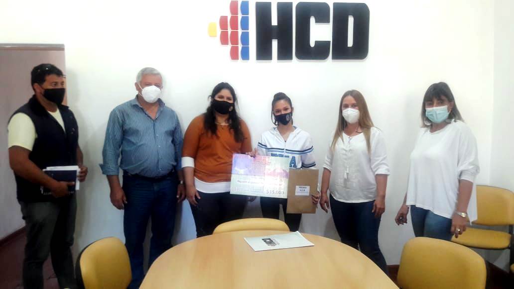 Estudiantina 2021 el Concejo Deliberante hizo entrega del premio mejor Bandera