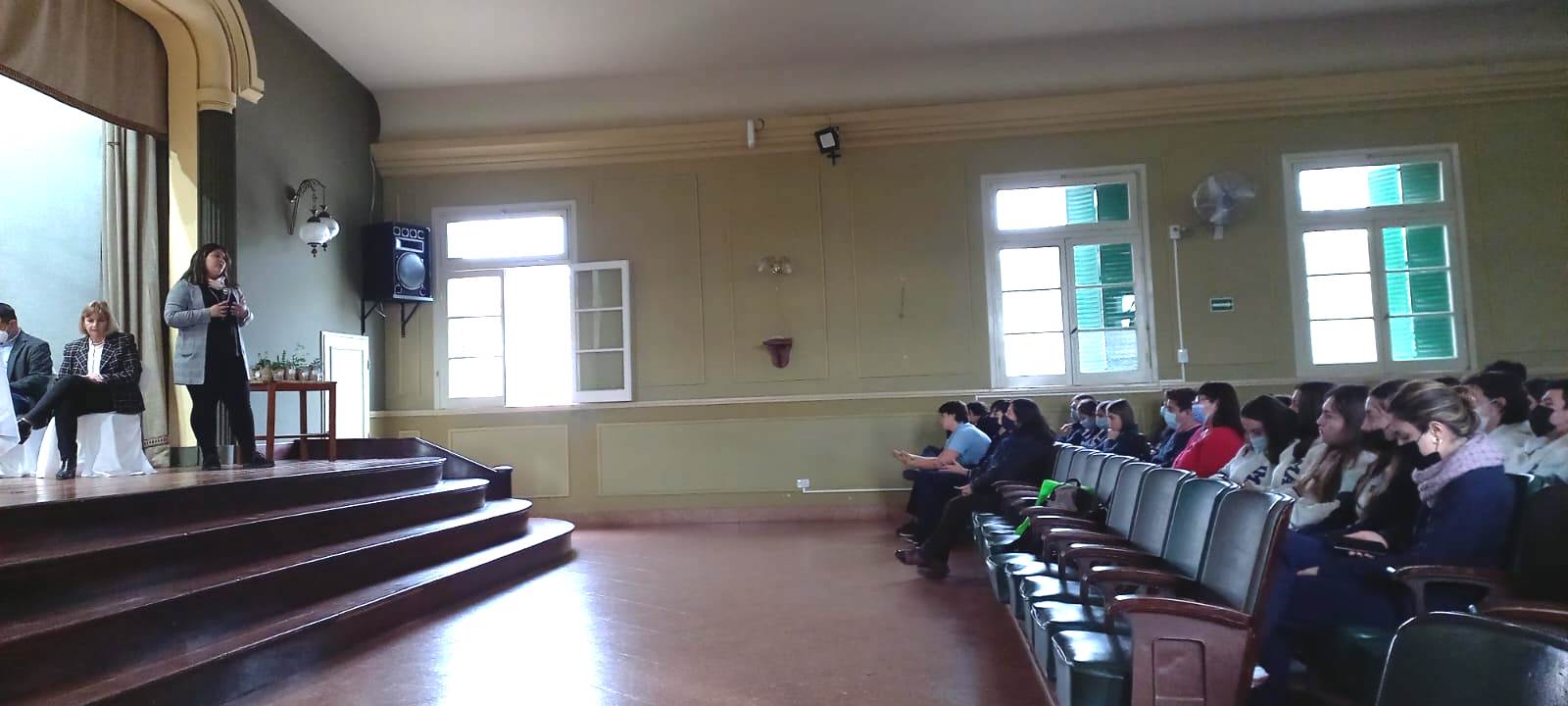 La concejal Fabiana Ruiz participó de una charla para alumnos del IMA
