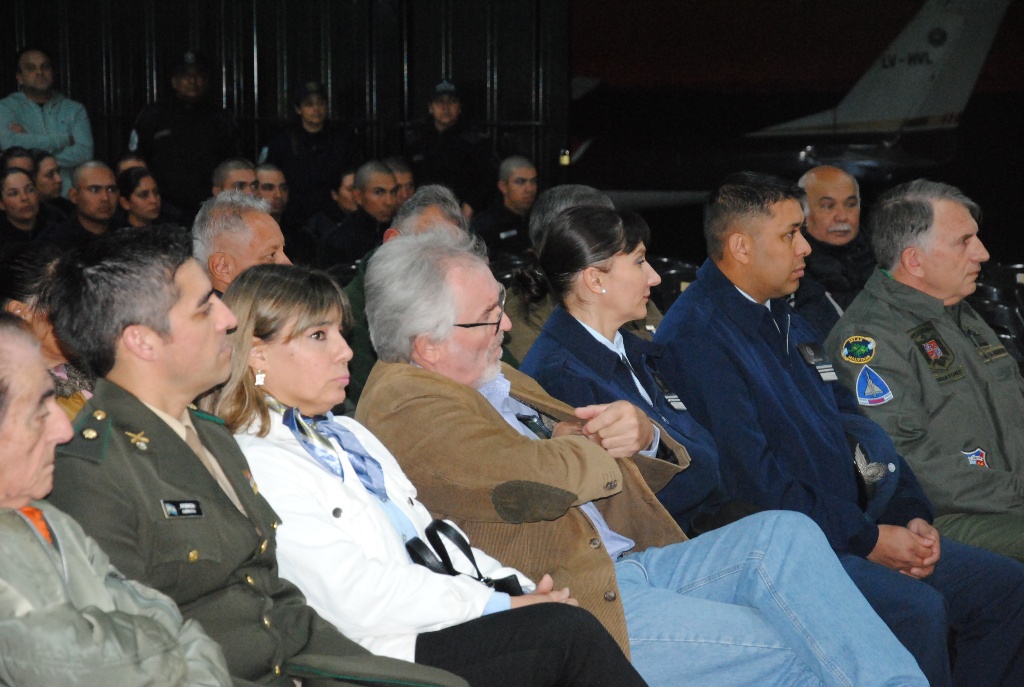 Atrayente charla del Comodoro Luis Alberto Briatore en el Aeroclub Curuzú Cuatiá