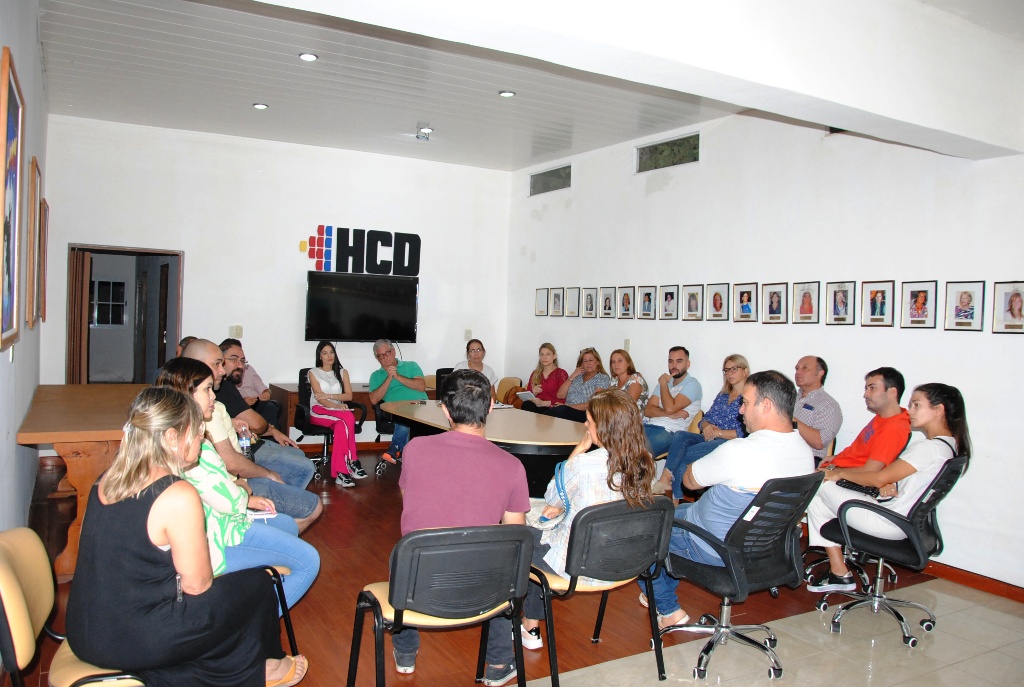 Reunión con comerciantes gastronómicos del microcentro curuzucuateño
