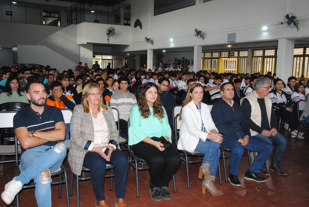 Charla-Taller sobre Inteligencia Artificial en el Colegio Gral. Belgrano