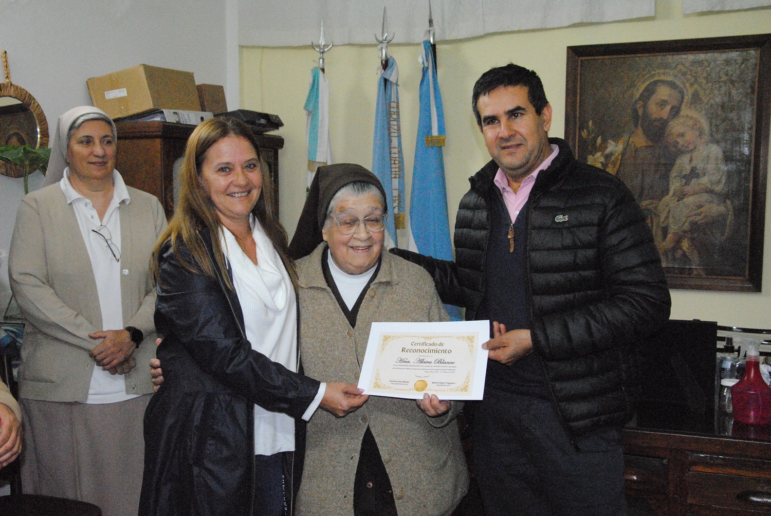 Emotiva entrega de reconocimientos a las Hermanas Carmelitas Teresianas