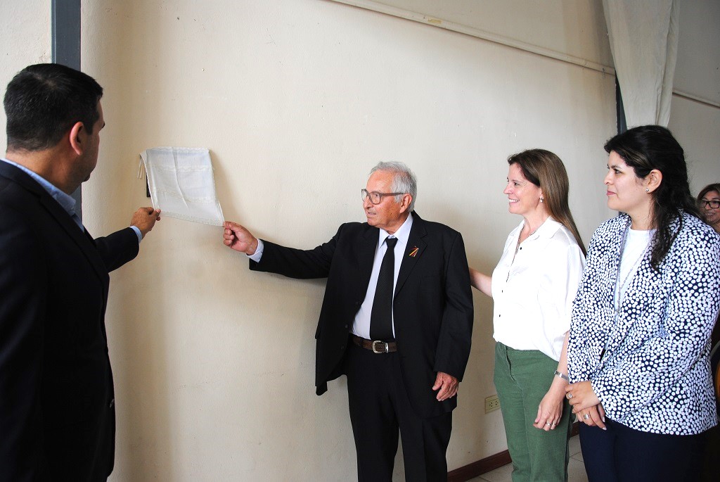 Se descubrió la placa que impone el nombre del auditorio principal de la Casa del Bicentenario